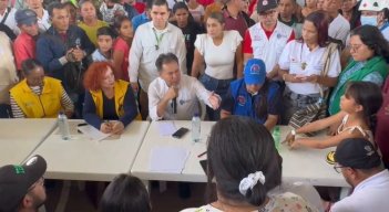 El gobernador William Villamizar coordina aquí la entrega de ayudas en Ocaña./Foto cortesía