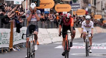 Mathieu Vander Poel (Alpecin) se impuso en el embalaje.
