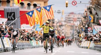 El británico Mattheu Brennan (Visma) de 19 años fue el  ganador de la primera fracción.