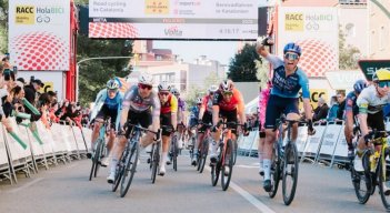 Ethan Vernon, fue el corredor del día en la Vuelta.