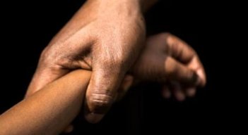 Tendero abuso sexualmente de menor que pasaba por el negocio