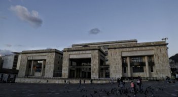 Corte ordena regular derechos de migrantes 