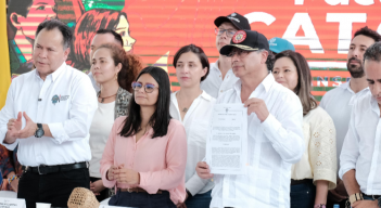 Histórico momento de la firma del Pacto Catatumbo.