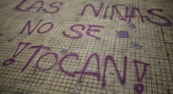 Las-niñas-no-se-tocan