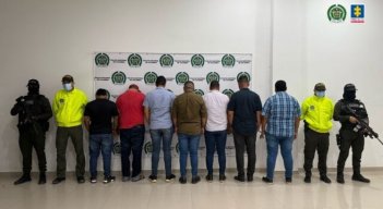 POLICIAS VENDEN DROGA