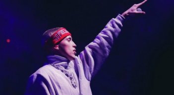  Tras agotar su gira en España, el artista lanza su segundo hit del año y calienta motores para un verano explosivo.