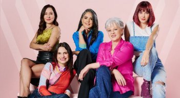 Cinco voces poderosas se unen en un programa en vivo que promete reflexión, humor y opinión sin censura.