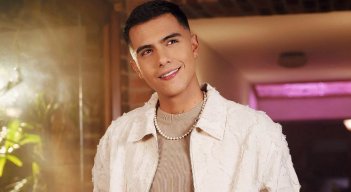 En su nuevo álbum, el bogotano hace duetos con varios artistas reconocidos como Pipe Bueno, Jhon Alex Castaño y Juan Duque. 