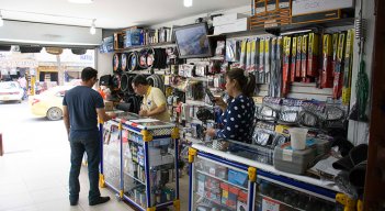 Venta de repuestos. / Foto Archivo