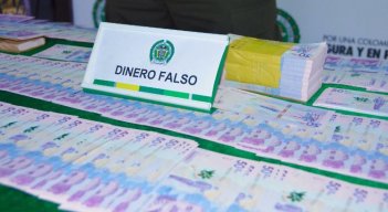 Billetes falsos.