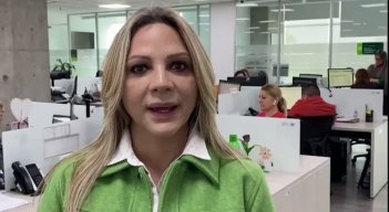 Esposa del Minsalud. 