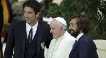 HOMENAJE AL PAPA