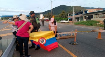 Bloqueo en el peaje Los Acacios