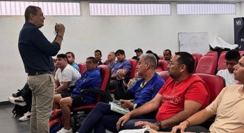 Entrenadores deben tener licencia profesional para dirigir.