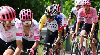 Egan Bernal es sexto en la general del Giro.