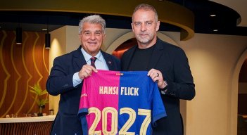 Hansi Flick, renovó con el Barcelona por dos años más.