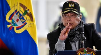 Gustavo Petro podría decretar consulta popular