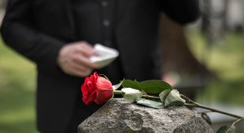 La muerte avisa antes de llegar