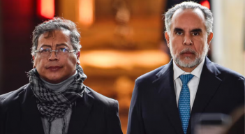 Gestos de Benedetti en declaraciones de Gustavo Petro