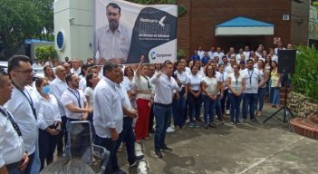 Rafael Humberto Camacho, director general de Corponor, preside el plantón para pedir la liberación del director de Codechocó/Foto Orlando Carvajal