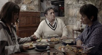 ‘Matrioshka’ conmueve al país con su retrato de maternidad no ideal y vínculos rotos.