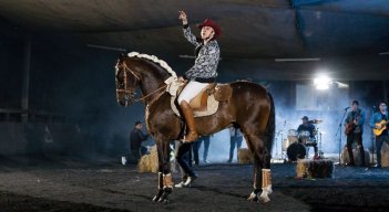 El 2024 fue un año de trote firme para Pepe Guerrero, la voz paisa que deja huella con su sencillo ‘Cachos’ en escenarios de toda Colombia y más allá. 
