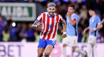 Julio Enciso, volante de la selección paraguaya lideró la victoria de su equipo.