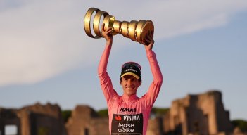 Simon Yates  campeón del Giro de talia.