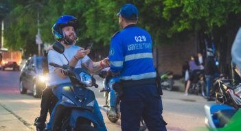 os agentes de tránsito se quedan cortos ante la indisciplina de los motociclistas en Ocaña.