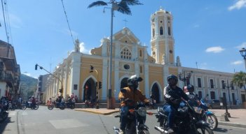Los taxistas piden aplicación de las normas vigentes.