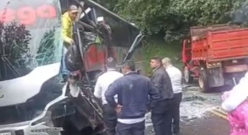accidente de bus en la vía entre Bucaramanga y Pamplona