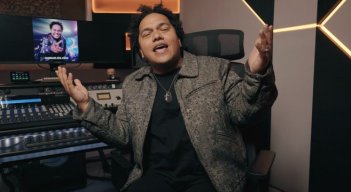 Damian reinventa su homenaje con una versión en salsa de ‘Muchas Gracias, Papá’.