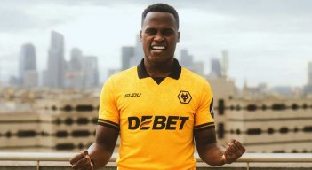 Jhon Arias ya se puso la 'Diez' con los Wolves.