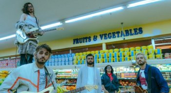 Morat y Jay Wheeler lanzan el videoclip de ‘Sin Ti’, una oda al desamor con sello noventero.