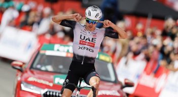 Juan Ayuso (UAE-Emirates), corredor español encontró su revancha en la etapa de este viernes.