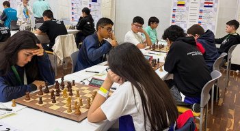 Ghisell Morales jugadora nortesantandereana, a la izuquierda.