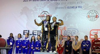 Dayra Pérez, a la derecha hace historia en potencia.