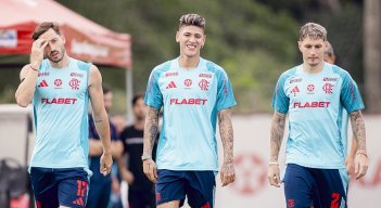 Jorge Carrascal (centro) tuvo su primer día de entrenamiento con el  'Mengao'.