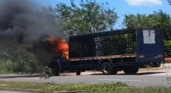 CAMION QUEMADO 