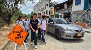 En busca de garantizar entornos escolares seguros se construyen andenes en la avenida El Dorado de Ocaña.