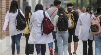 Estudiantes universitarios.