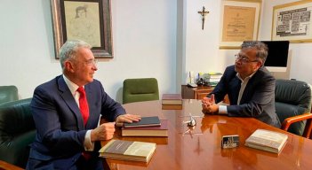 Gustavo Petro y Álvaro Uribe