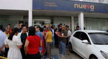 Protesta a las afuera de la Nueva EPS de Cúcuta.