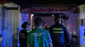En Ocaña las autoridades proceden a sellar los establecimientos de vida nocturna.