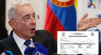 Así quedó registrada la boleta de encarcelamiento del expresidente Álvaro Uribe