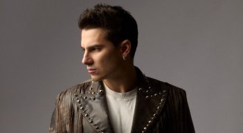 El cantante colombiano Pipe Bueno lanza 'Dime que prefieres'. 