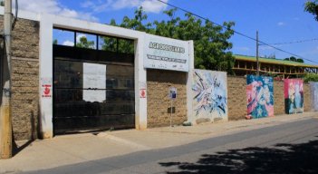 Comunidad educativa denuncia malos olores, y zancudos