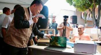 El gobernador entregó dotación a las juntas de acción comunal de cuatro municipio/Foto Carlos Ramírez