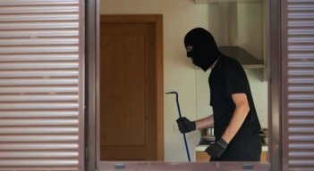 LADRONES