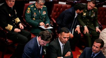 Moción de censura, al Ministro de Defensa, Pedro Sánchez